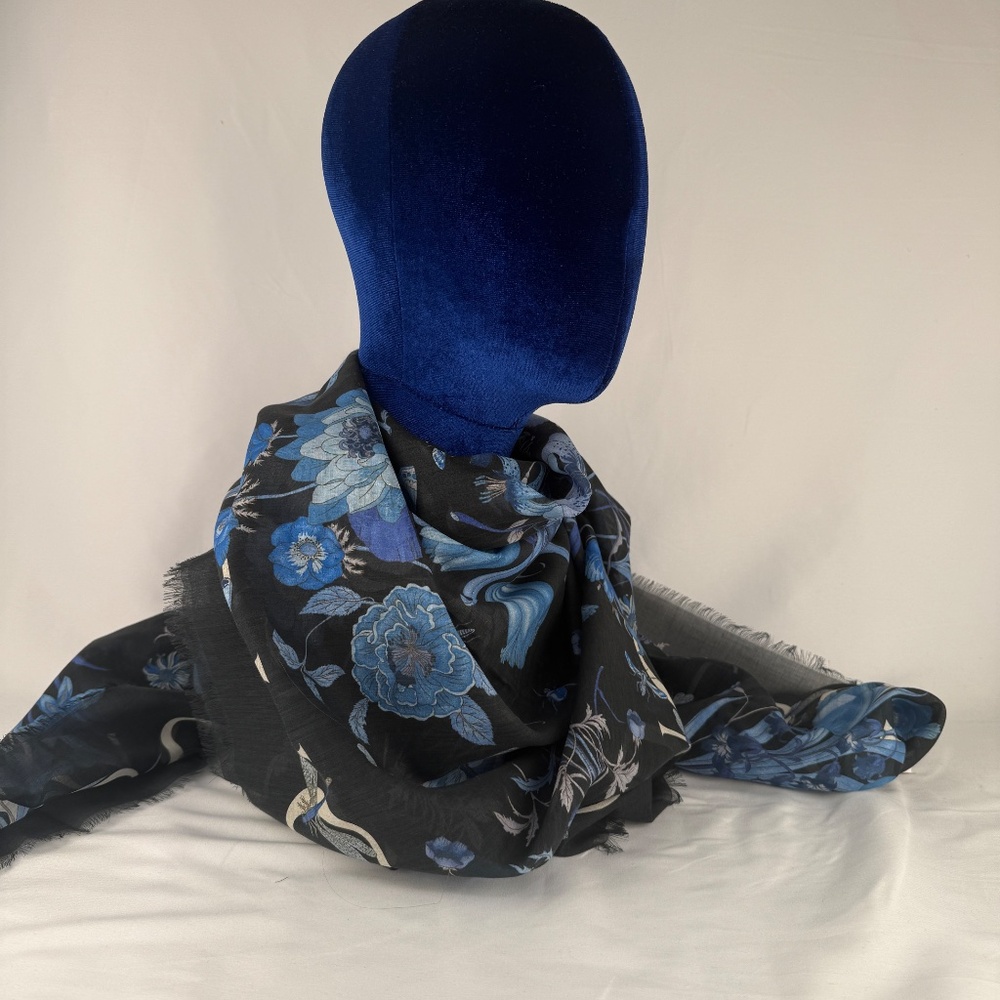 NWT! Gucci shawl scarf pareo Authentic blue black cotton cashmere